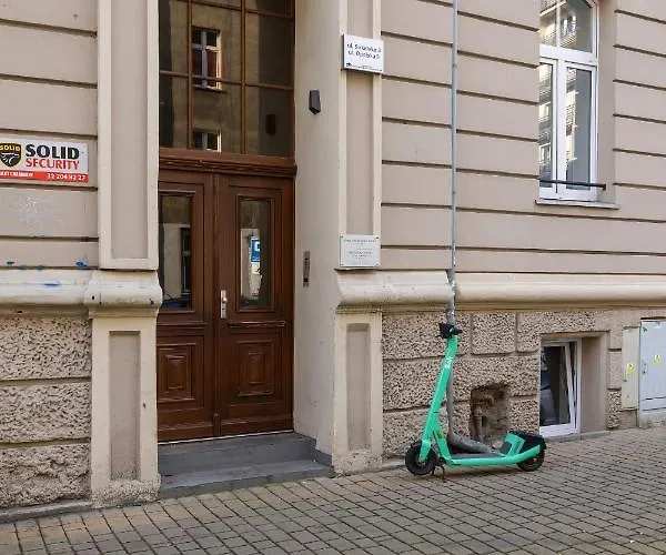 Bright In The Centre Of Opolska By Renters דירה