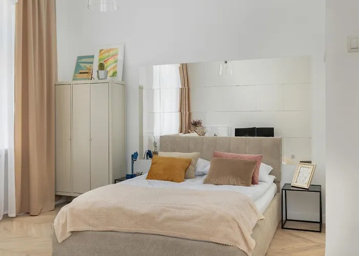 Bright In The Centre Of Opolska By Renters קטוביץ